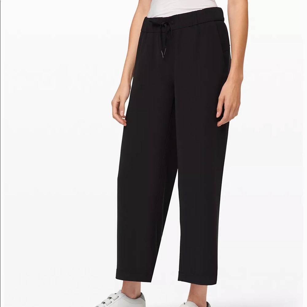 NWT Lululemon On the Fly Wide Leg 7/8th pant